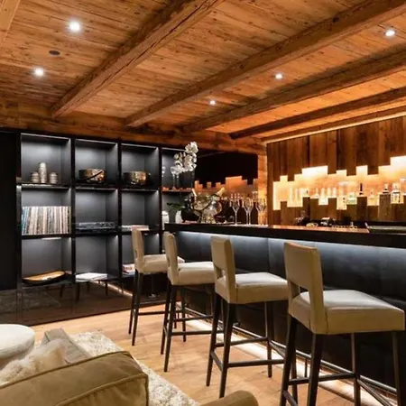 Chalet With Ski In Ski Out Access And Sauna Βίλα *